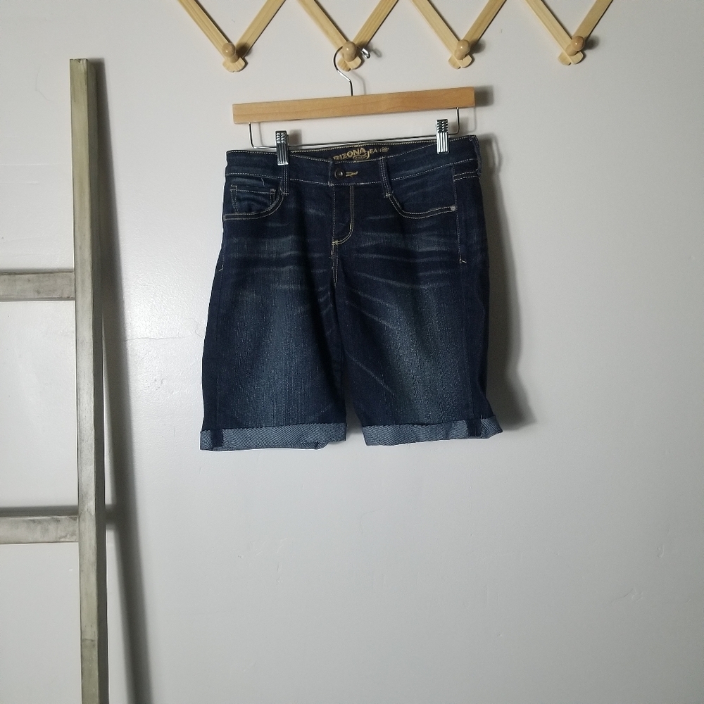ARIZONA JUNIOR'S BERMUDA DARK WASH SHORTS SIZE 9